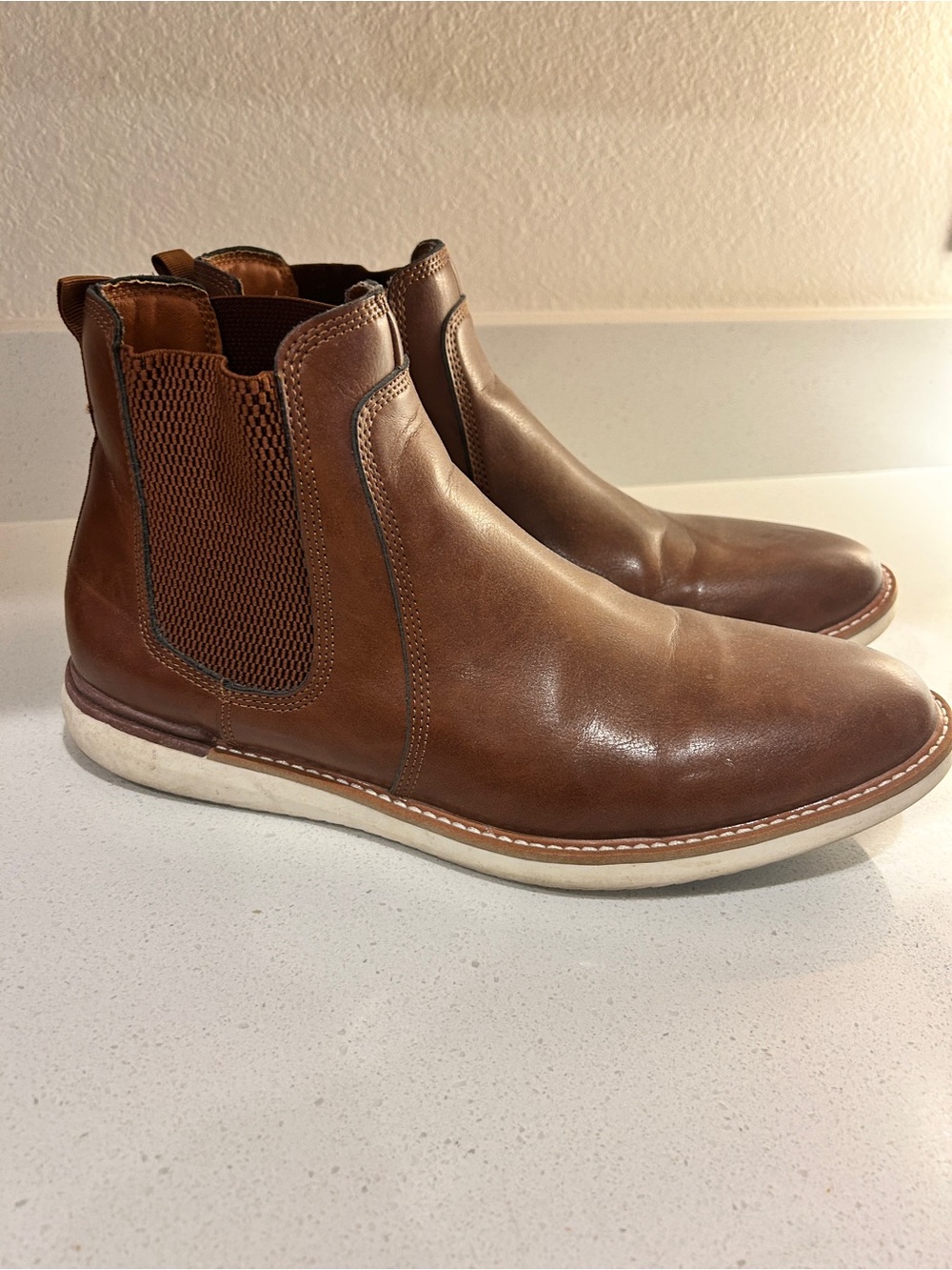 Steve Madden Men's Tan Leather Chukka Boots with White Sole